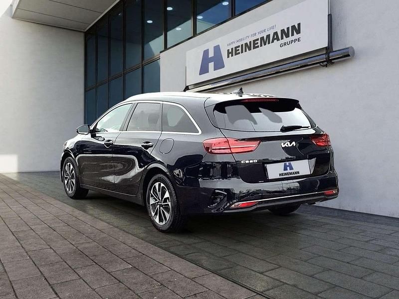 Neu Kia Ceed Sportswagon 101 PS (74 kW) 2025 Pearl black Kombi