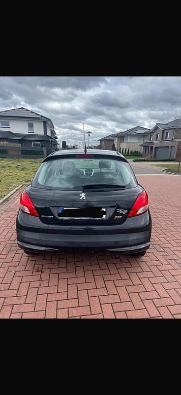 Gebraucht Peugeot 207 95 PS (69 kW) 2011 Schwarz Kleinwagen