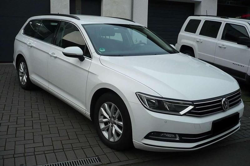 Weiß Gebraucht 2016 VW Passat Kombi | 7.950 € (Teuer) - Bild 1/4