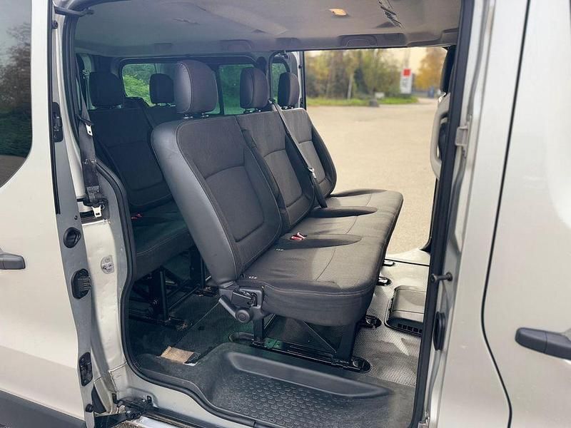 Second-hand Renault Trafic 125 CP (91 kW) 2015 Argintiu Monovolum