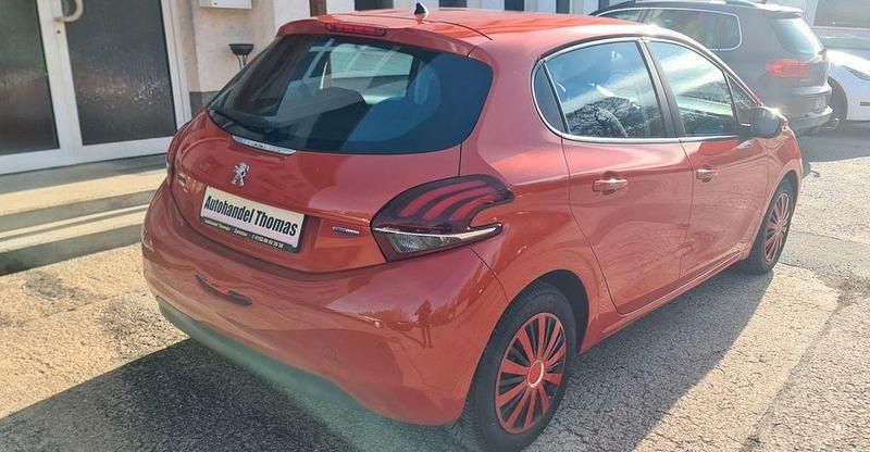 Gebraucht Peugeot 208 Active 82 PS (60 kW) 2017 Orange Kleinwagen