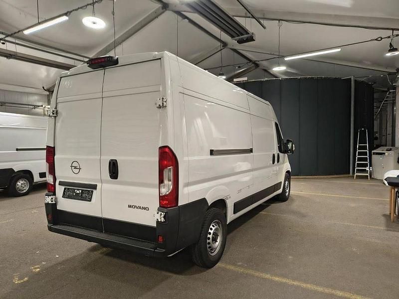 Gebraucht Opel Movano 140 PS (102 kW) 2024 Lackierung weiss icy/typ ausse Van
