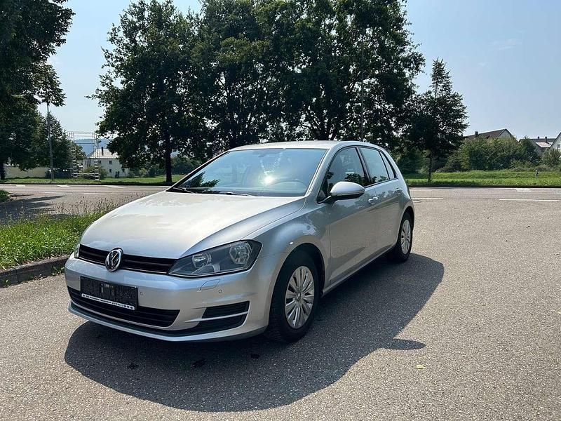 Grau Gebraucht 2013 VW Golf VII Trendline Kleinwagen | 9.250 € (Fairer Preis) - Bild 1/4