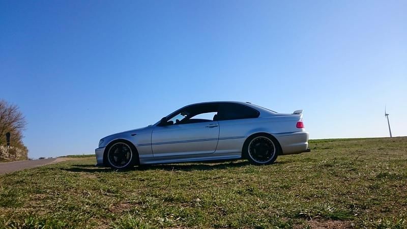 Silber Gebraucht 2003 BMW 320 Basis Coupé | 12.888 € - Bild 1/4