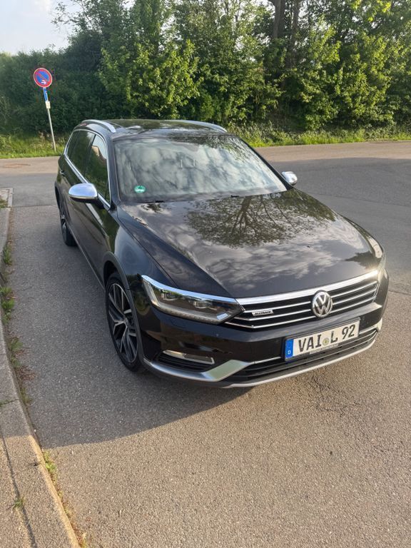 Schwarz Gebraucht 2017 VW Passat Alltrack Kombi | 17.999 € (Fairer Preis) - Bild 1/4