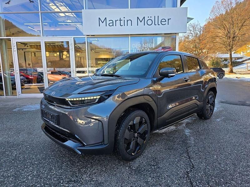 Grau Neu 2026 Toyota Urban Cruiser Lounge SUV | 41.790 € - Bild 1/4