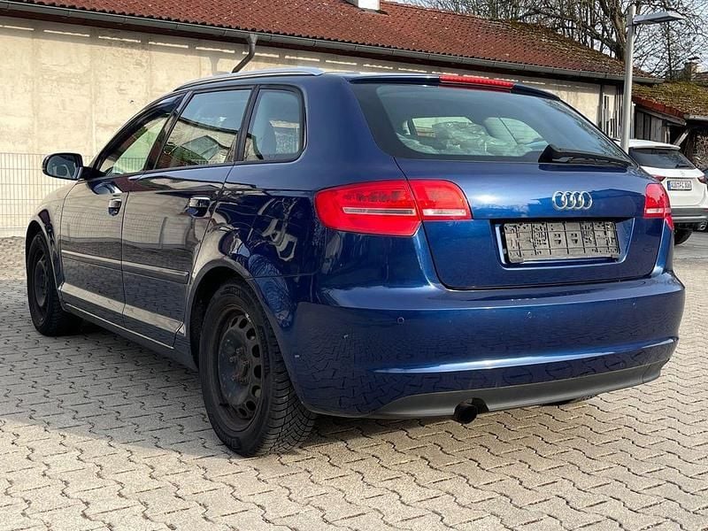 Gebraucht Audi A3 Sport 105 PS (77 kW) 2013 Blau Limousine