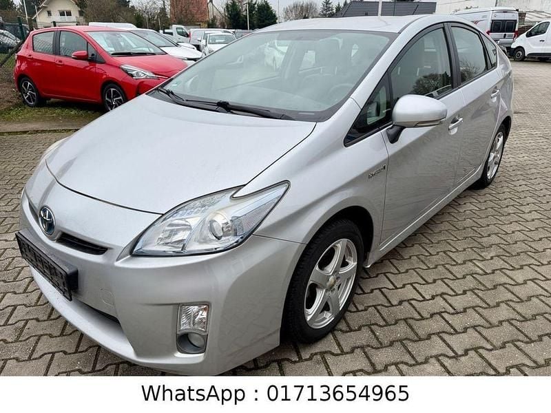 Second-hand Toyota Prius 99 CP (72 kW) 2011 Argintiu Berlinǎ