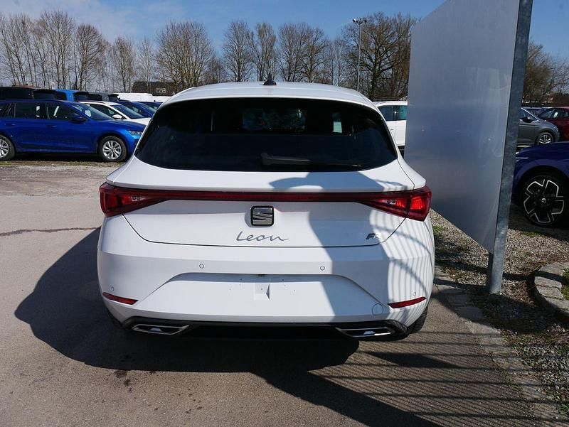 Neu Seat Leon FR 150 PS (110 kW) 2026 Nevadaweiß metallic Limousine