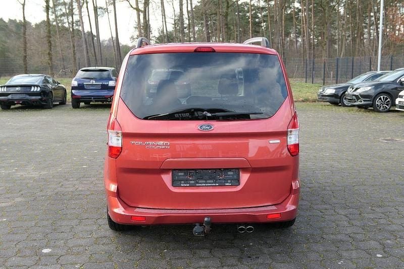 Gebraucht Ford Tourneo Courier Titanium 101 PS (74 kW) 2014 Rot Van / Kleinbus
