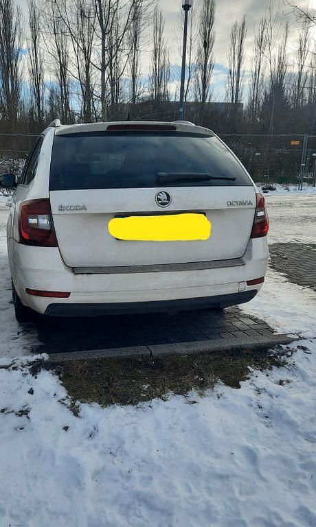 Weiß Gebraucht 2018 Skoda Octavia Clever Kombi | 9.600 € (Guter Preis) - Bild 1/4