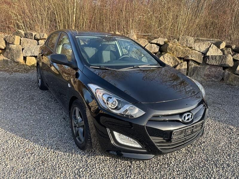 Gebraucht Hyundai i30 Edition 110 PS (80 kW) 2014 Schwarz Limousine