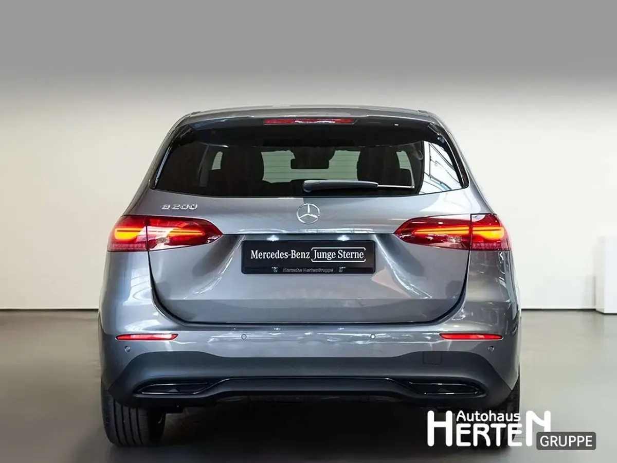 Gebraucht Mercedes B200 Progressive 163 PS (119 kW) 2025 Lack mountaingrau Kleinwagen