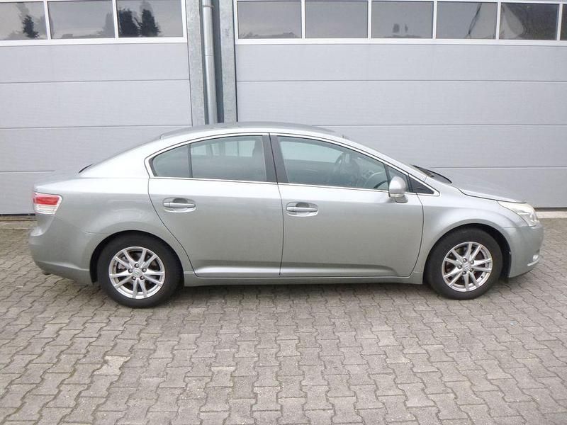 Gebraucht Toyota Avensis Edition 126 PS (92 kW) 2011 Grau Limousine
