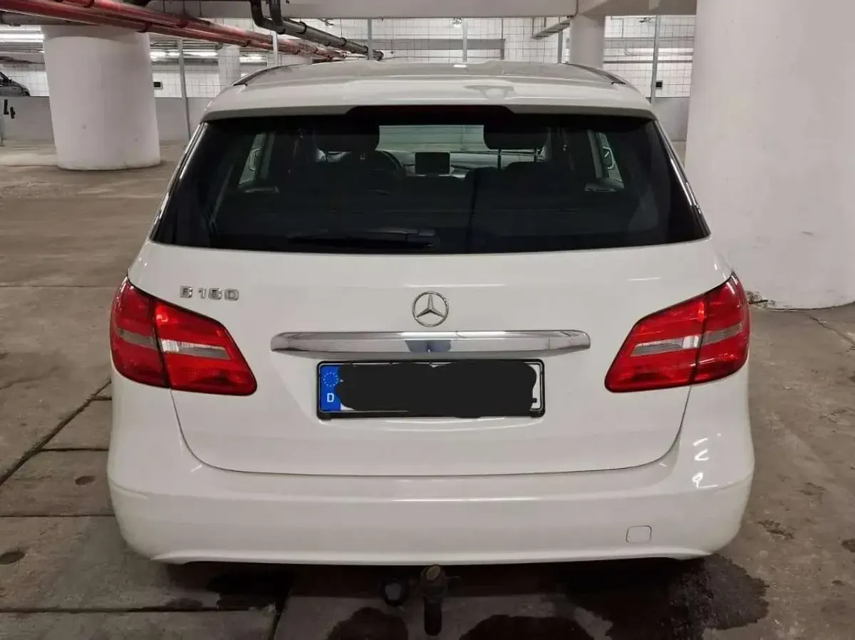 Gebraucht Mercedes B180 122 PS (89 kW) 2012 Weiß Van / Kleinbus