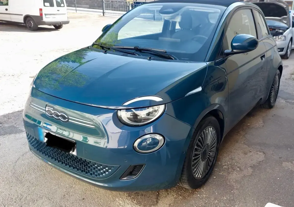 Gebraucht Fiat 500e 86 kW (118 PS) 2022 Blau Cabrio