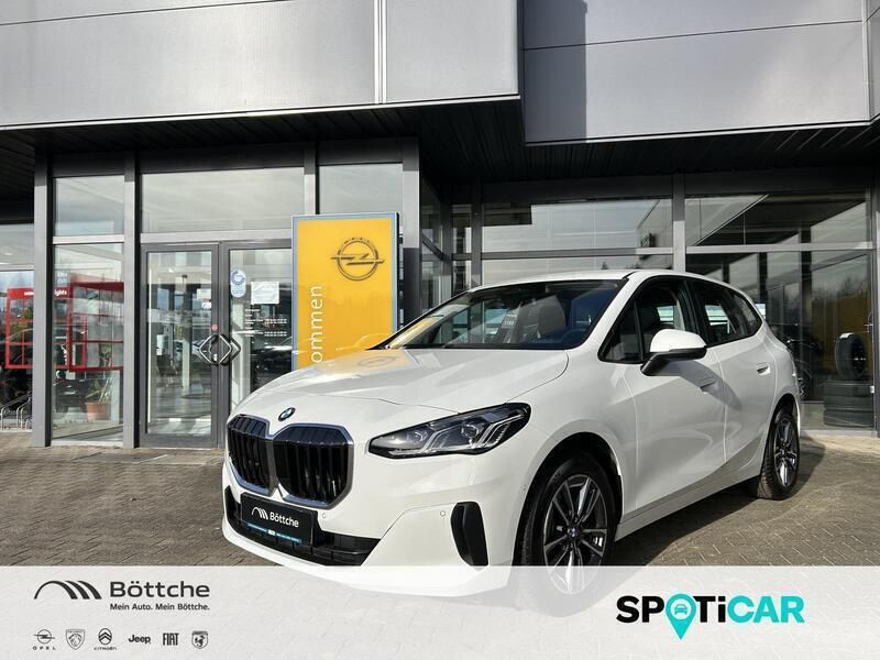 Alpinweiss iii Gebraucht 2022 BMW 220 Active Tourer M Sport Van / Kleinbus | 28.990 € (Guter Preis) - Bild 1/4