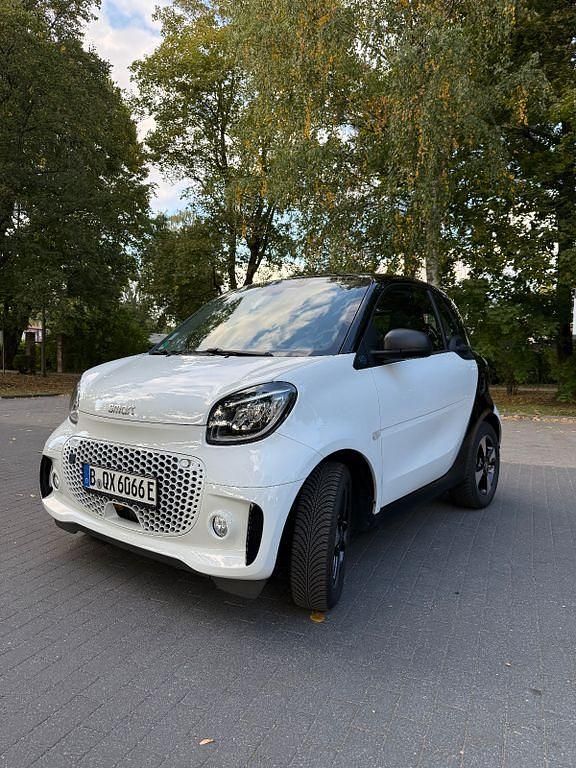 Weiß Gebraucht 2022 Smart ForTwo Electric Drive Coupé | 12.700 € (Fairer Preis) - Bild 1/4