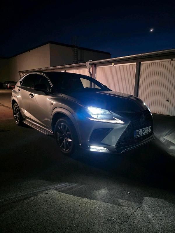 Gebraucht Lexus NX300h Sport Line 193 PS (141 kW) 2018 Silber SUV