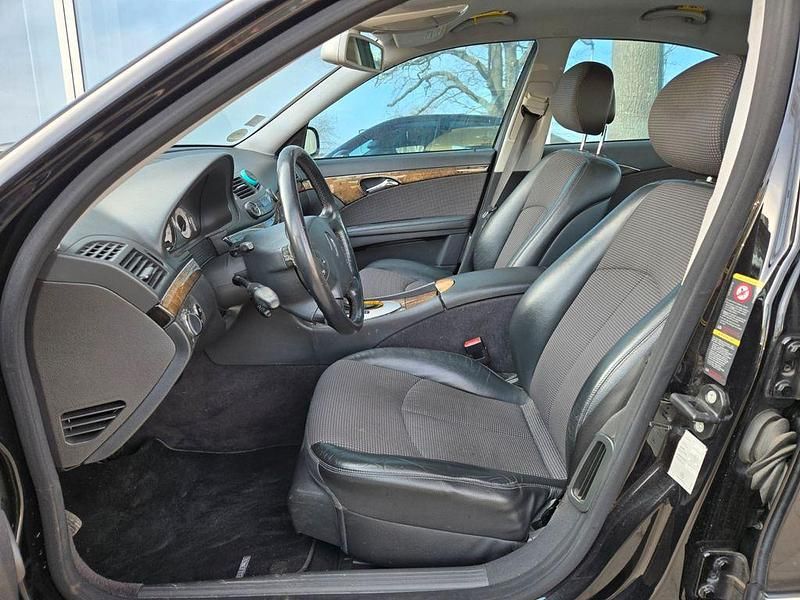 Gebraucht Mercedes E320 Avantgarde 224 PS (164 kW) 2006 Schwarz Limousine