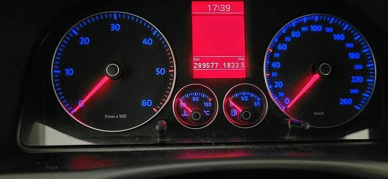 Schwarz Gebraucht 2007 VW Touran Cross Van / Kleinbus | 4.900 € (Etwas zu teuer) - Bild 1/4