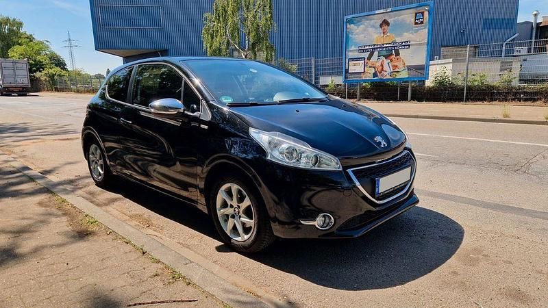 Schwarz Gebraucht 2013 Peugeot 208 Active Kleinwagen | 5.200 € (Etwas zu teuer) - Bild 1/4