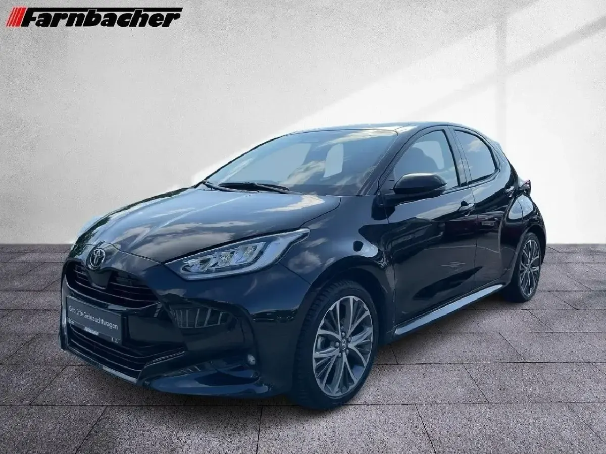 Gebraucht Toyota Yaris Hybrid Style 131 PS (96 kW) 2024 Limousine