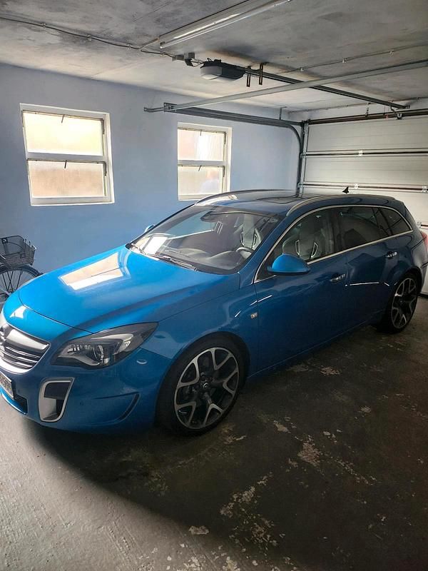 Blau Gebraucht 2015 Opel Insignia OPC Kombi | 22.000 € - Bild 1/4