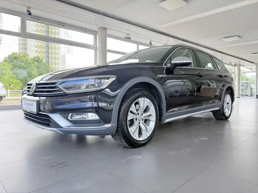 Gebraucht VW Passat Alltrack 190 PS (139 kW) 2018 Deep black perleffekt Kombi