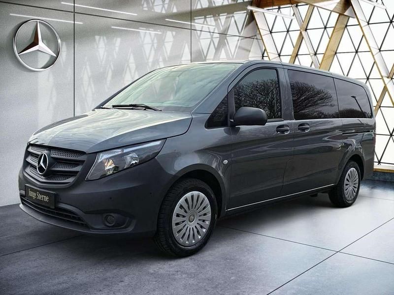 Gebraucht Mercedes Vito 163 PS (119 kW) 2023 Selenitgrau metallic Van