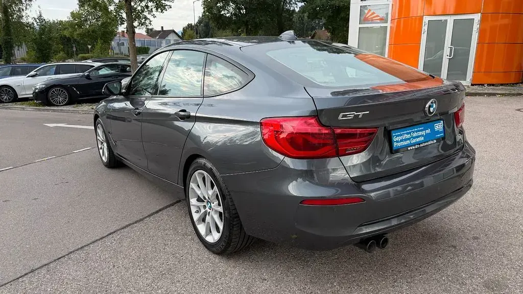 Gebraucht BMW 330 Sport Line 252 PS (185 kW) 2018 Grau Limousine