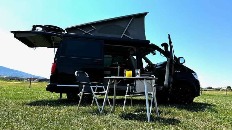 Schwarz Gebraucht 2019 VW T6.1 California Van | 59.600 € - Bild 1/4
