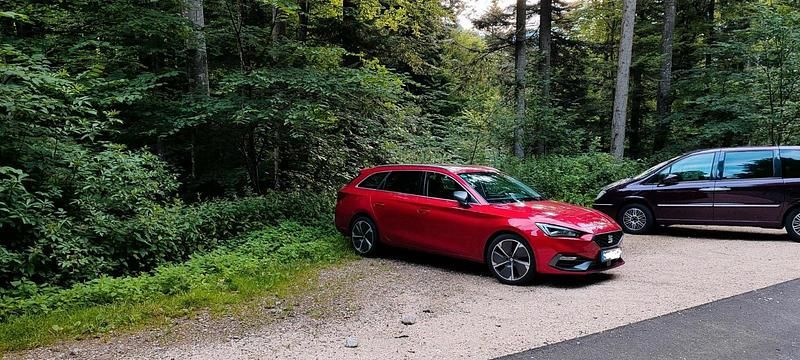 Rot Gebraucht 2022 Seat Leon ST FR Kombi | 24.200 € (Etwas zu teuer) - Bild 1/4
