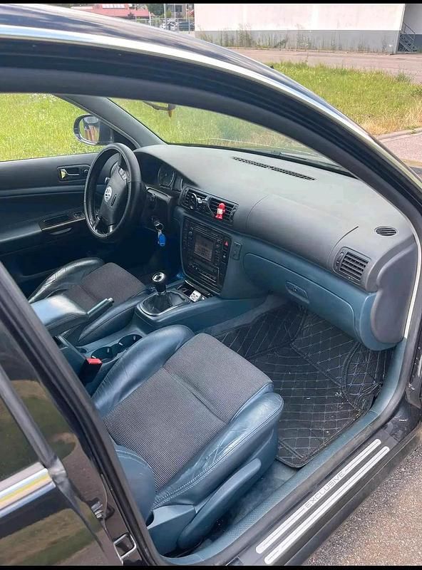 Schwarz Gebraucht 2004 VW Passat Kleinwagen | 1.100 € (Superpreis) - Bild 1/4