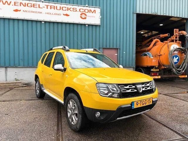 Second-hand Dacia Duster 109 CP (80 kW) 2014 Galben Monovolum