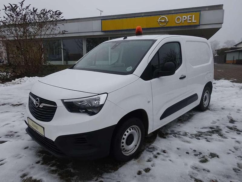 Gebraucht Opel Combo Selection 76 PS (55 kW) 2020 Jade weiss/arktis weiss Van / Kleinbus