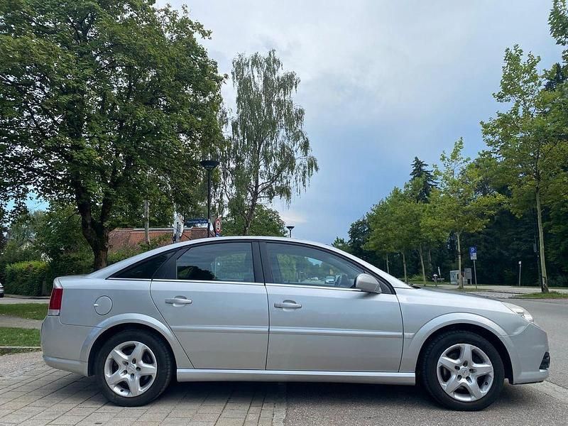 Gebraucht Opel Vectra Edition 175 PS (128 kW) 2007 Silber Limousine