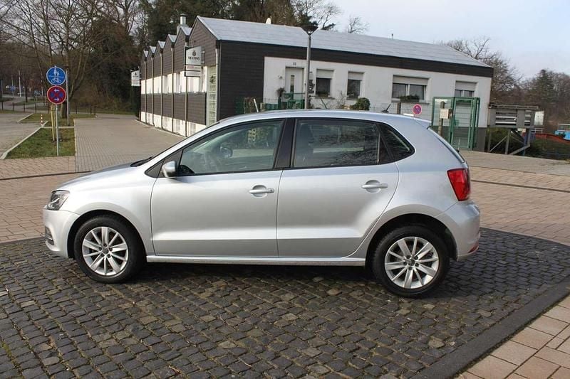 Silber Gebraucht 2015 VW Polo Comfortline Limousine | 8.950 € (Etwas zu teuer) - Bild 1/4
