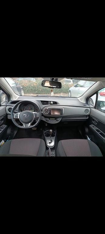 Gebraucht Toyota Yaris Multidrive S 99 PS (72 kW) 2013 Silber Kleinwagen