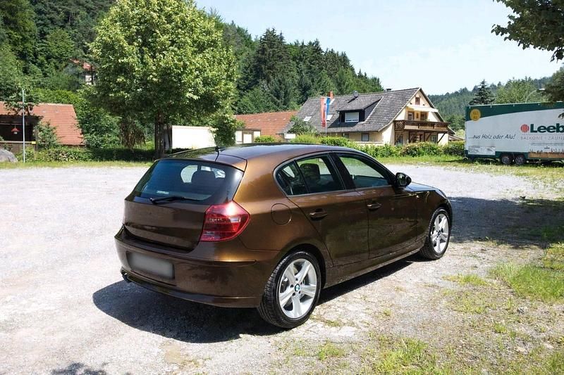 Gebraucht BMW 118 Advantage 143 PS (105 kW) 2011 Braun Kleinwagen