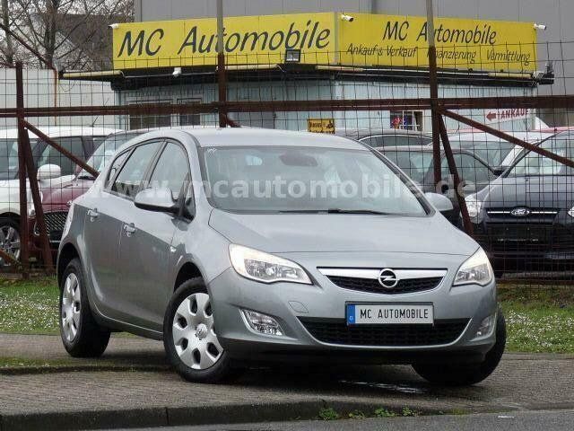 Gebraucht Opel Astra Edition 140 PS (102 kW) 2012 Silber metallic Limousine