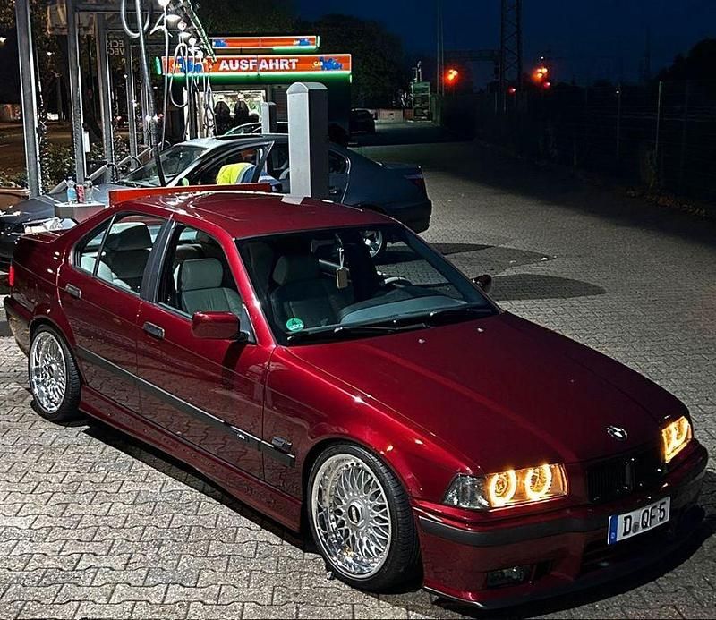 Rot Gebraucht 1995 BMW 328 M Sport Limousine | 11.500 € - Bild 1/4
