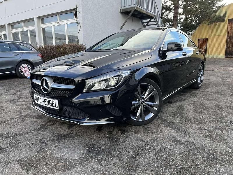 Gebraucht Mercedes CLA180 Urban 122 PS (89 kW) 2019 Kosmosschwarz  metalliclack Limousine