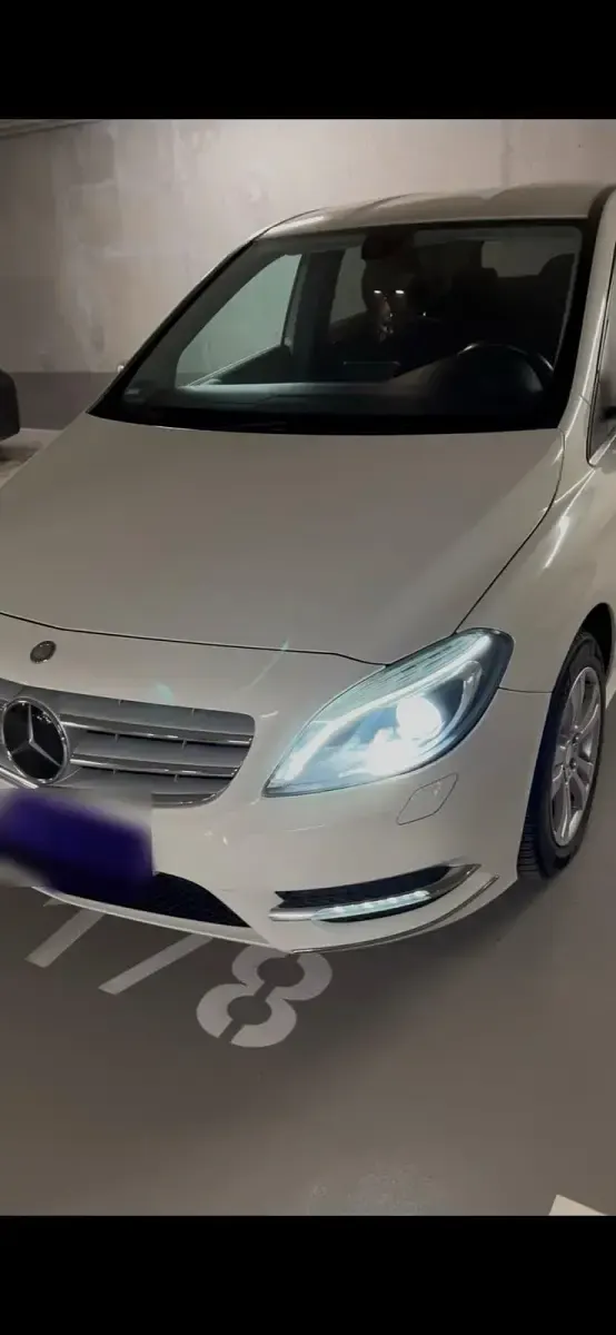Gebraucht Mercedes B180 109 PS (80 kW) 2013 Weiß Kleinwagen