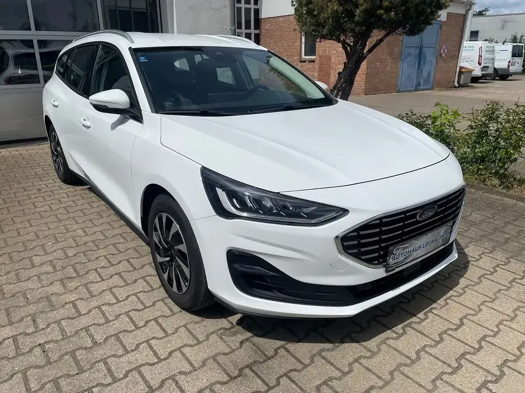 Gebraucht Ford Focus Titanium 125 PS (91 kW) 2023 Weiß Kombi