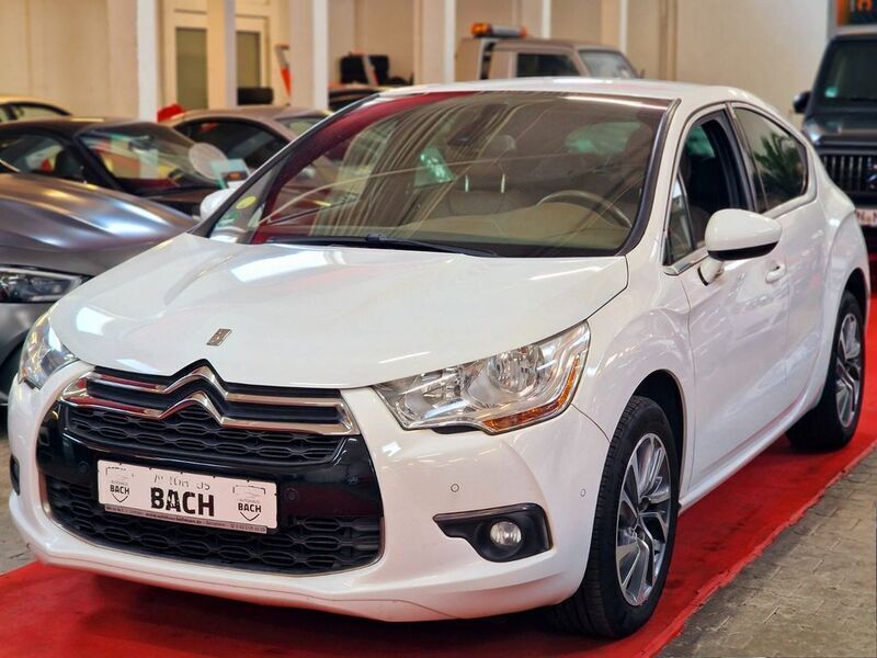 Weiß Gebraucht 2012 Citroën DS4 So Chic Kleinwagen | 5.299 € (Fairer Preis) - Bild 1/4