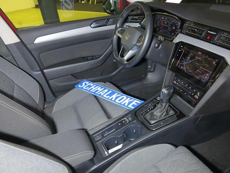 Gebraucht VW Passat Business 122 PS (89 kW) 2023 Tornado red Kombi