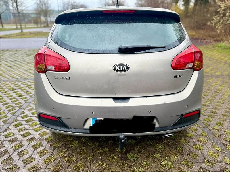 Gebraucht Kia Ceed 131 PS (96 kW) 2013 Grau Kleinwagen
