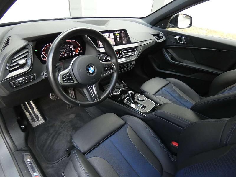 Gebraucht BMW 118 M Sport 140 PS (102 kW) 2023 Skyscarper grau metallic Kleinwagen