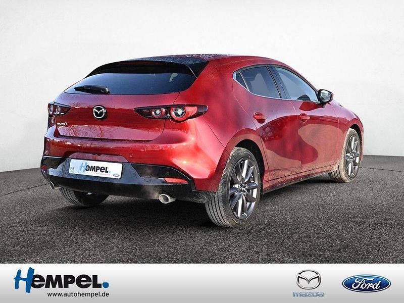 Neu Mazda 3 140 PS (102 kW) 2026 Rot Limousine
